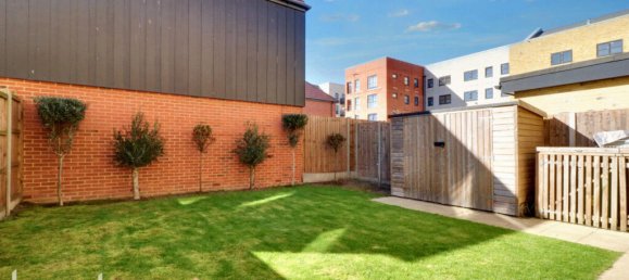 4 bedrooms House in Swanscombe, United Kingdom No. 4917 4