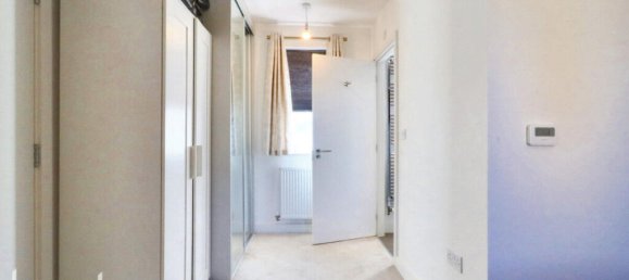 4 bedrooms House in Swanscombe, United Kingdom No. 4917 9