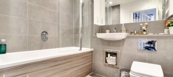 4 bedrooms House in Swanscombe, United Kingdom No. 4917 14