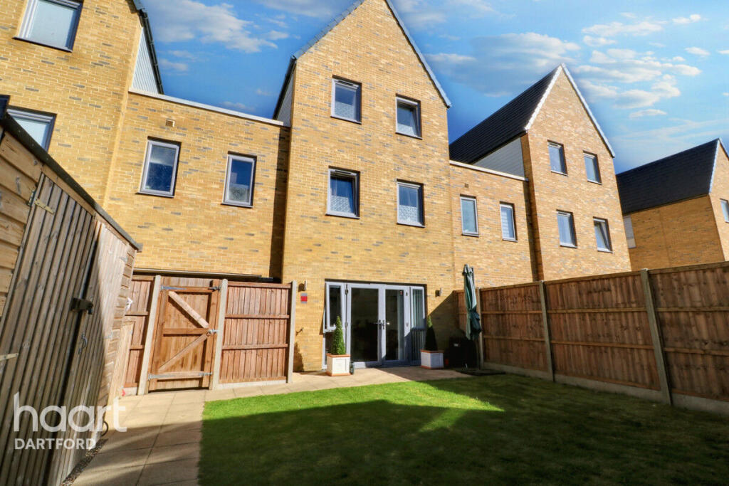 4 bedrooms House in Swanscombe, United Kingdom No. 4917