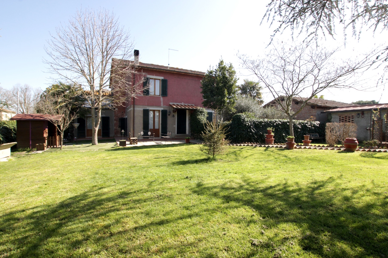 5 rooms Apartment in Montepulciano, Italy No. 43482