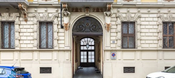 10 bedrooms Apartment in Turin, Italy No. 143694 2