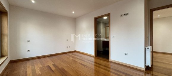 4 bedrooms Apartment in Vila Nova de Gaia, Portugal No. 114044 6