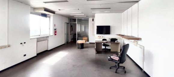317m² Office in Trezzano sul Naviglio, Italy No. 381429 3