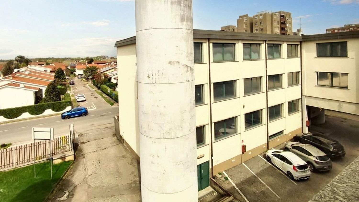 317m² Office in Trezzano sul Naviglio, Italy No. 381429