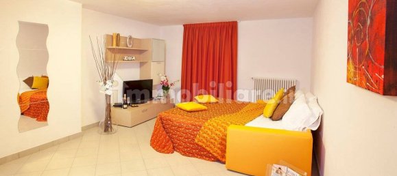Apartamento de 3 dormitorios en Griante, Italy No. 55312 9