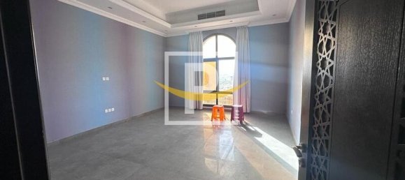 5 bedrooms Villa in Dubai, UAE No. 8368 12