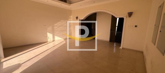 5 bedrooms Villa in Dubai, UAE No. 8368 4