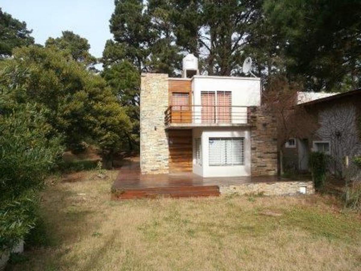 3 bedrooms House in Mar del Plata, Argentina No. 74042