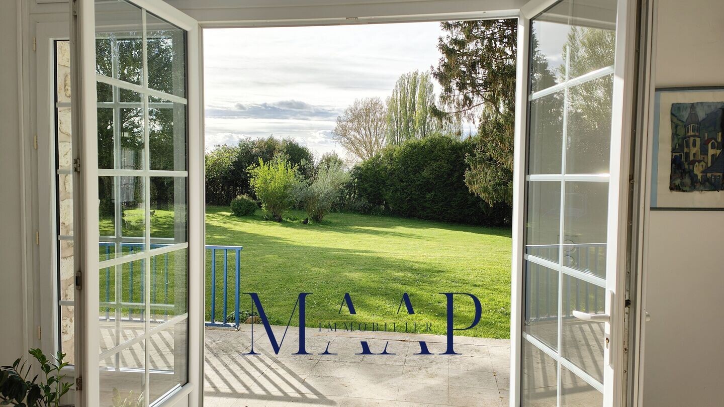 5 bedrooms Villa in Chartres, France No. 347662