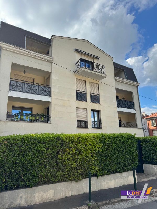 2 bedrooms Apartment in Le Raincy, France No. 292000