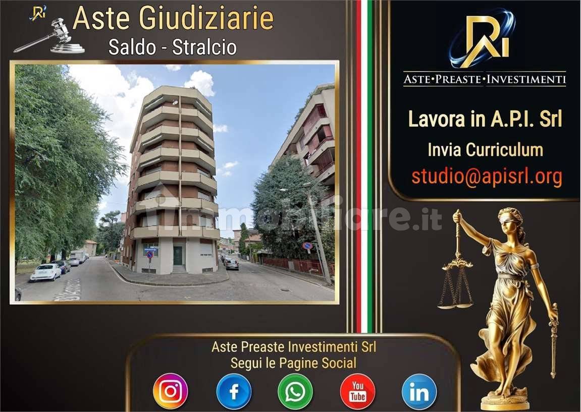 2 Schlafzimmer Wohnung in Saronno, Italy, Nr. 354450