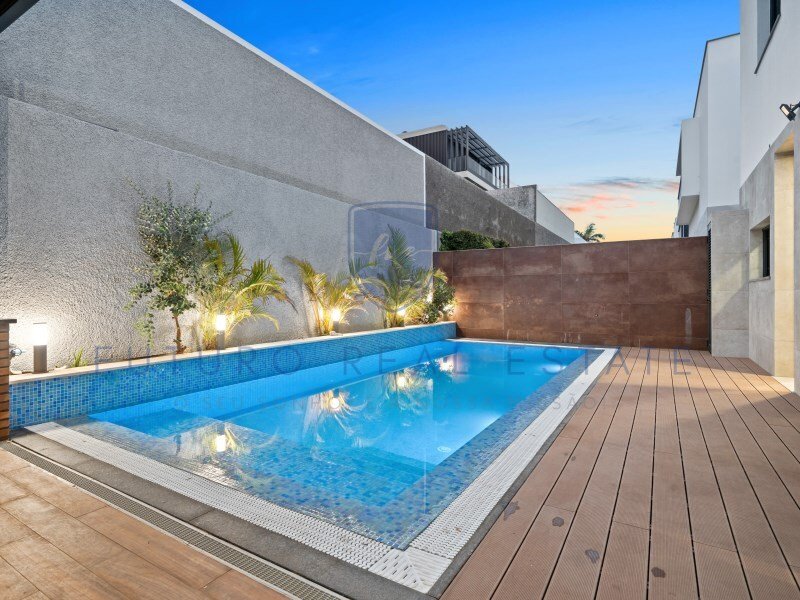 3 bedrooms Villa in Funchal, Portugal No. 25092