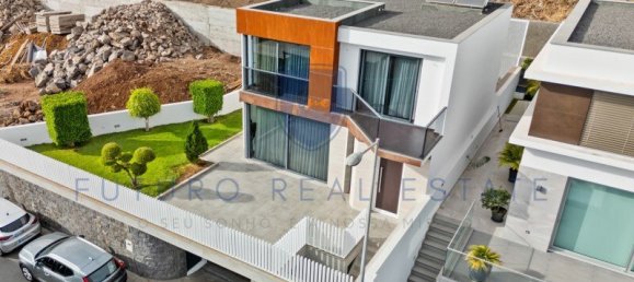 3 bedrooms Villa in Funchal, Portugal No. 25092 2