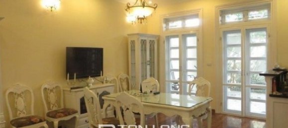 Villa de 4 dormitorios en Tay Ho, Vietnam No. 2040 2