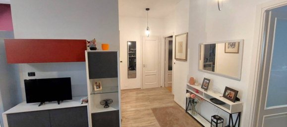 2 bedrooms Apartment in Turin, Italy No. 276789 9