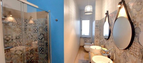 2 bedrooms Apartment in Turin, Italy No. 276789 3