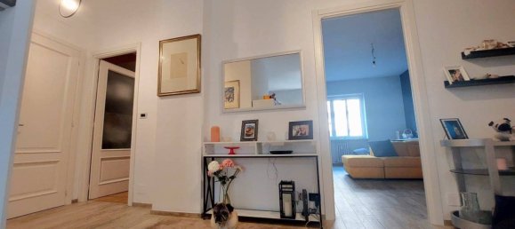 2 bedrooms Apartment in Turin, Italy No. 276789 4