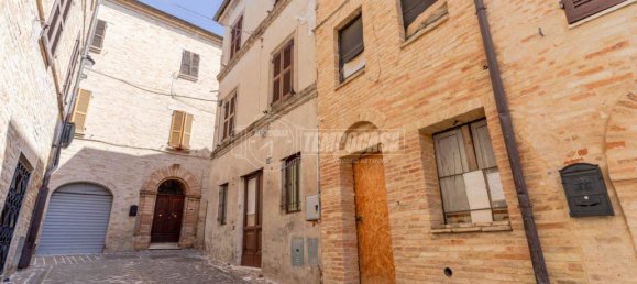 Дом с 3 спальнями в Монте Сан Джусто, Италия № 123174 3