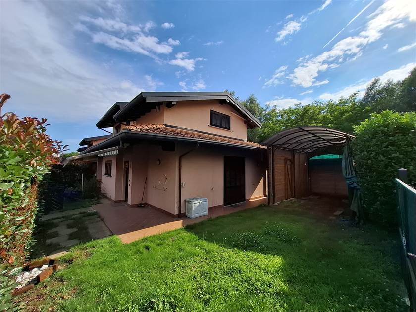 2 bedrooms Villa in Castelletto sopra Ticino, Italy No. 363353