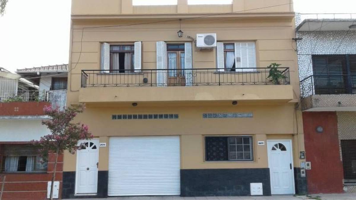 3 bedrooms House in Lanus, Argentina No. 6520