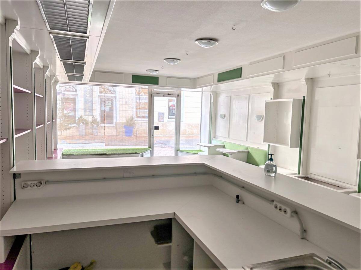 300m² Commercial property in Berndorf, Austria No. 120032