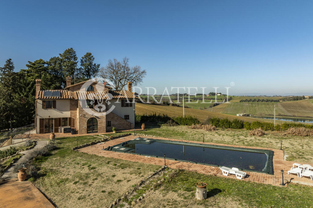 Дом с 5 спальнями в Кастильоне дель Лаго, Италия № 46311