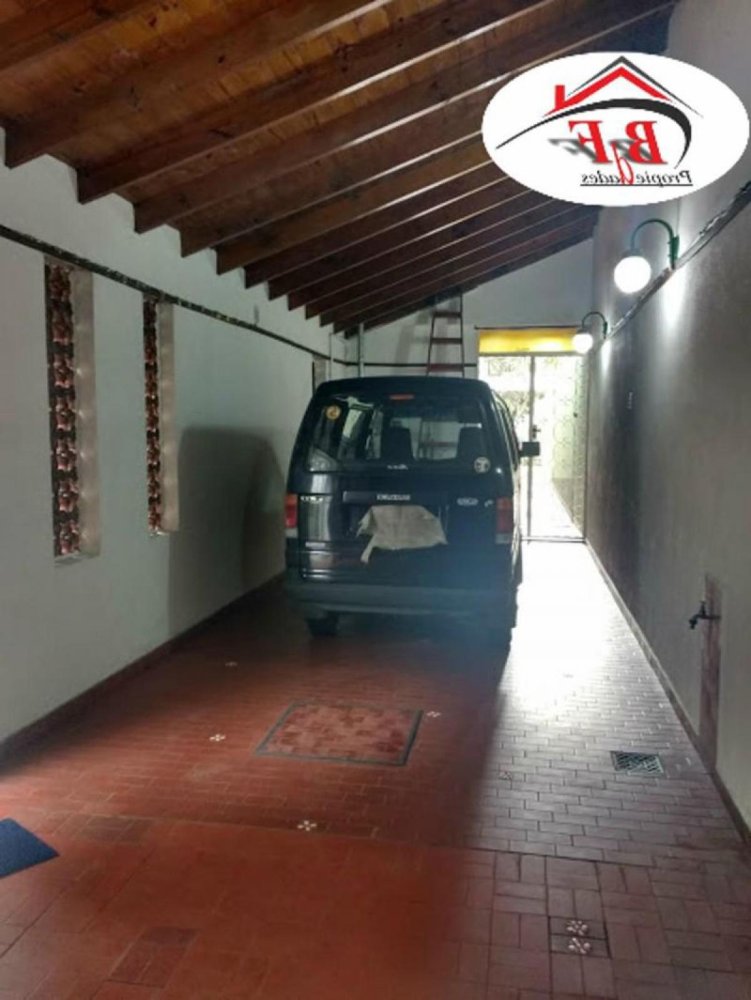 Casa de 4 dormitorios en General San Martín, Argentina No. 57