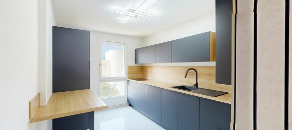 Apartamento de 3 dormitorios en Fontaine, France No. 355435 7