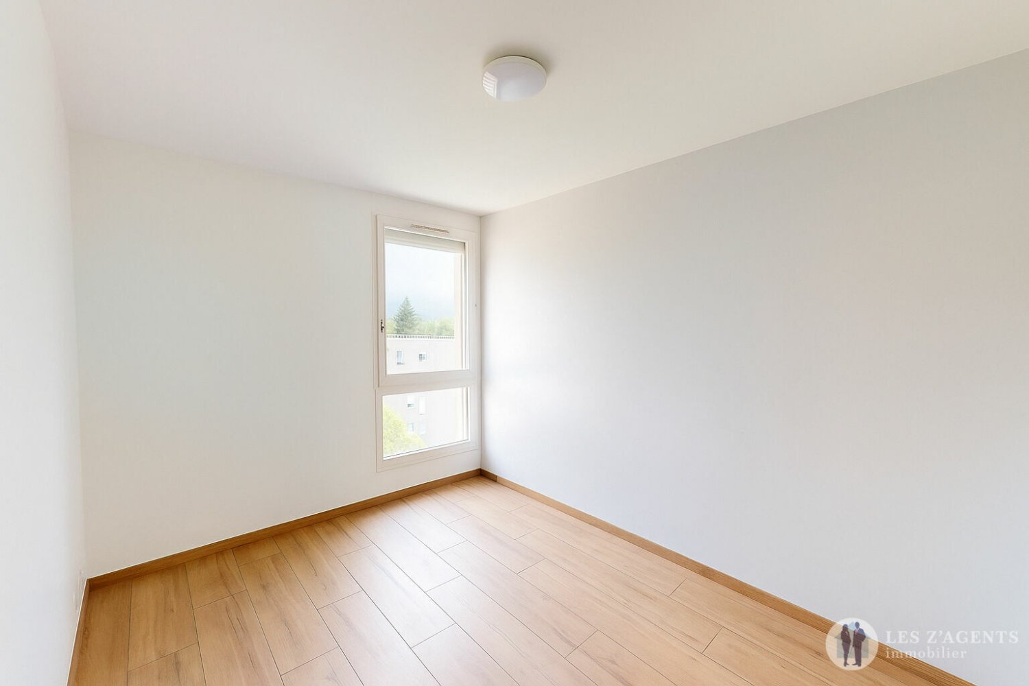 Apartamento de 3 dormitorios en Fontaine, France No. 355435