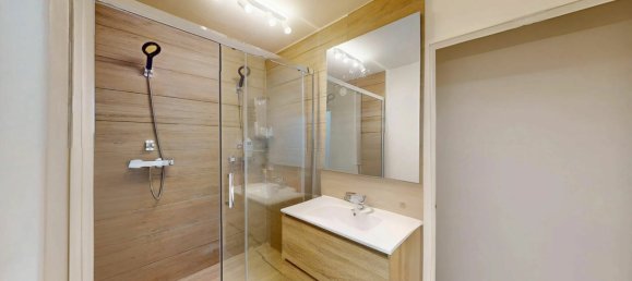 Apartamento de 3 dormitorios en Fontaine, France No. 355435 4