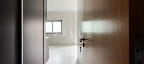 4 bedrooms Apartment in Aveiro, Portugal No. 137950 3