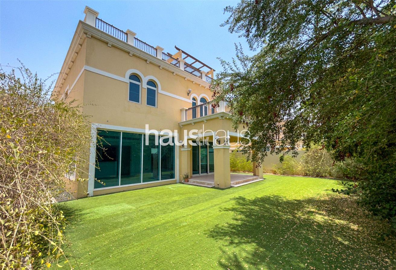 Вилла с 4 спальнями в Jumeirah Park, ОАЭ № 98552