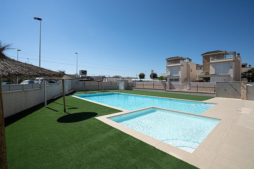 3 bedrooms Bungalow in Torrevieja, Spain No. 14287