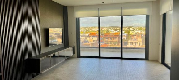 Квартира с 3 спальнями в Ларнака, Кипр № 25917 3