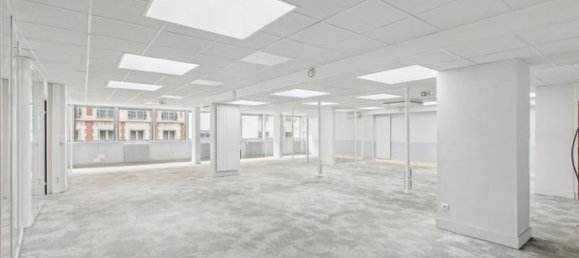 272m² Office in Paris, France No. 315009 2