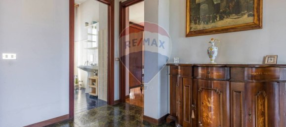 3 bedrooms Villa in Cairate, Italy No. 310290 22