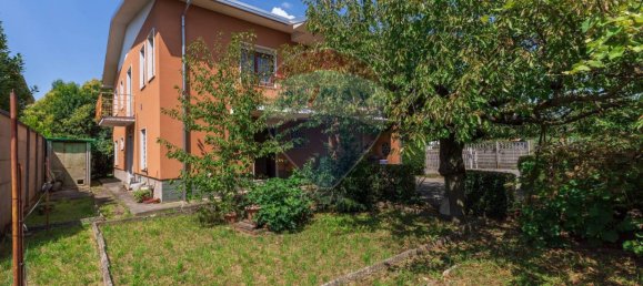 3 bedrooms Villa in Cairate, Italy No. 310290 3