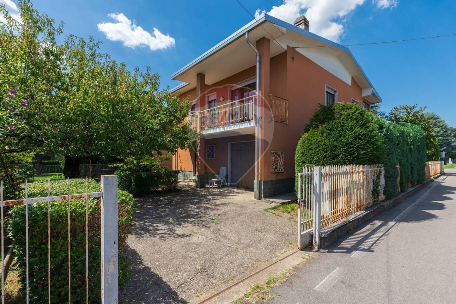 3 bedrooms Villa in Cairate, Italy No. 310290