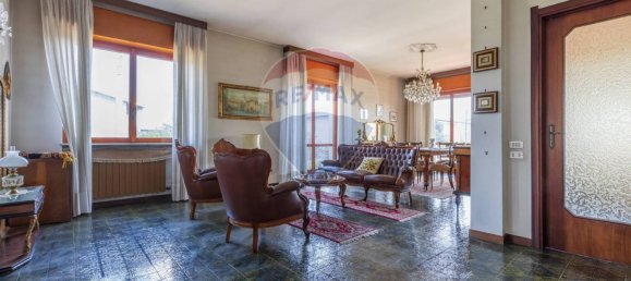 3 bedrooms Villa in Cairate, Italy No. 310290 9