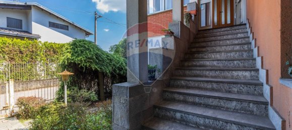 3 bedrooms Villa in Cairate, Italy No. 310290 6