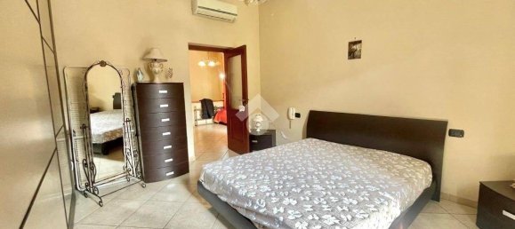 Apartamento de 2 dormitorios en Naples, Italy No. 9333 9