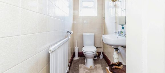 4 bedrooms House in South Croydon, United Kingdom No. 8102 22