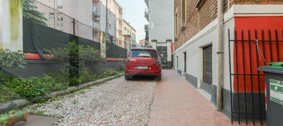 10 rooms Apartment in Sesto San Giovanni, Italy No. 20188 4