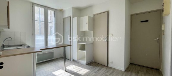 1 bedroom Apartment in Tours, France No. 302683 2