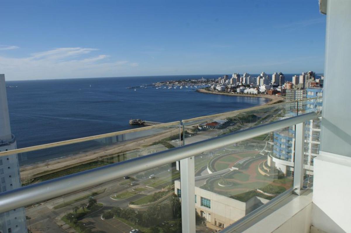 Apartamento de 2 dormitorios en Maldonado, Uruguay No. 5580