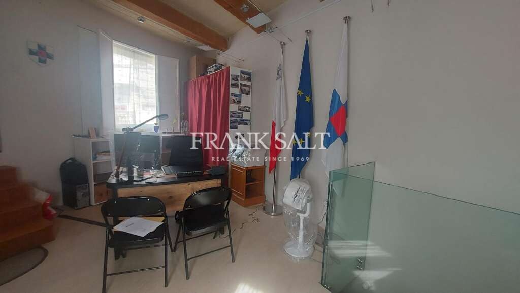  محل تجاري في Attard, Malta 83متر مربع رقم 13405