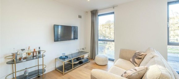 2 bedrooms Apartment in London, United Kingdom No. 12782 3