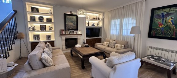 3 bedrooms Villa in Estepona, Spain No. 184066 4