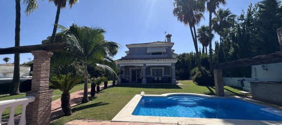 3 bedrooms Villa in Estepona, Spain No. 184066 2